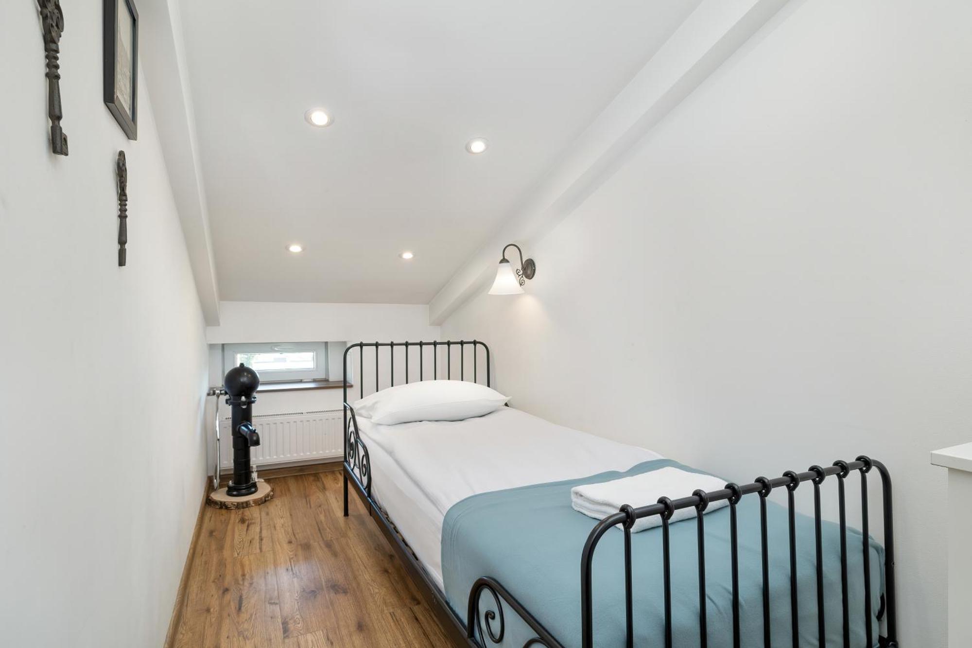 Slowacki Avenue Family Apartments Cracow By Noclegi Renters Krakow Exterior photo